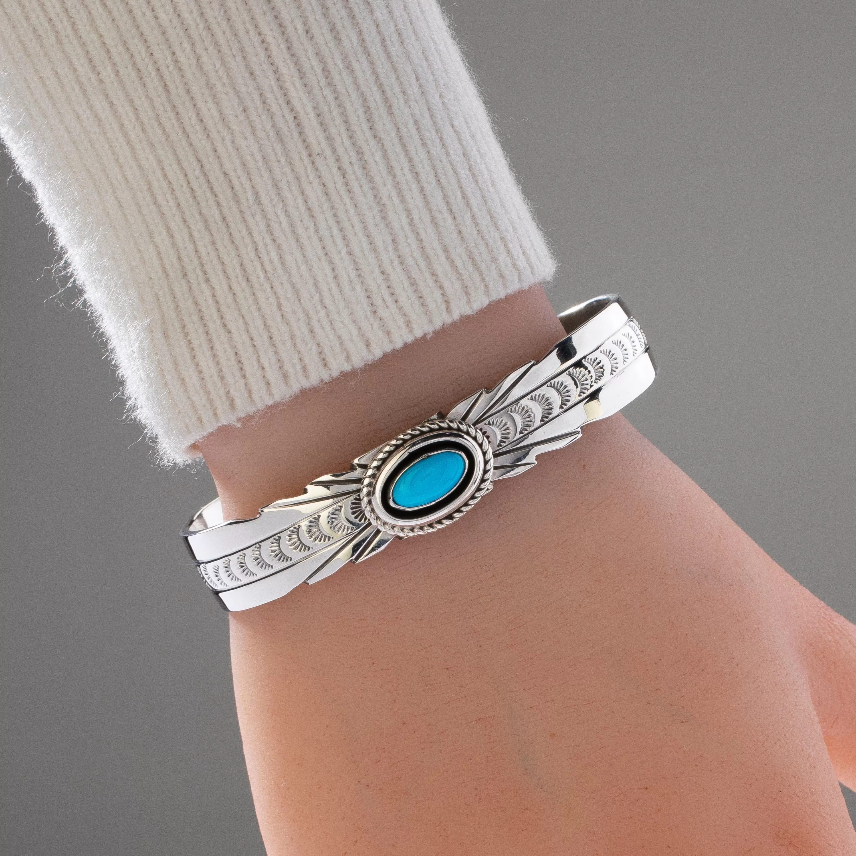 Ray Bennett Navajo Sleeping Beauty Turquoise USA Native American Made 925 Sterling Silver Cuff